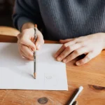 イラストを描く様子